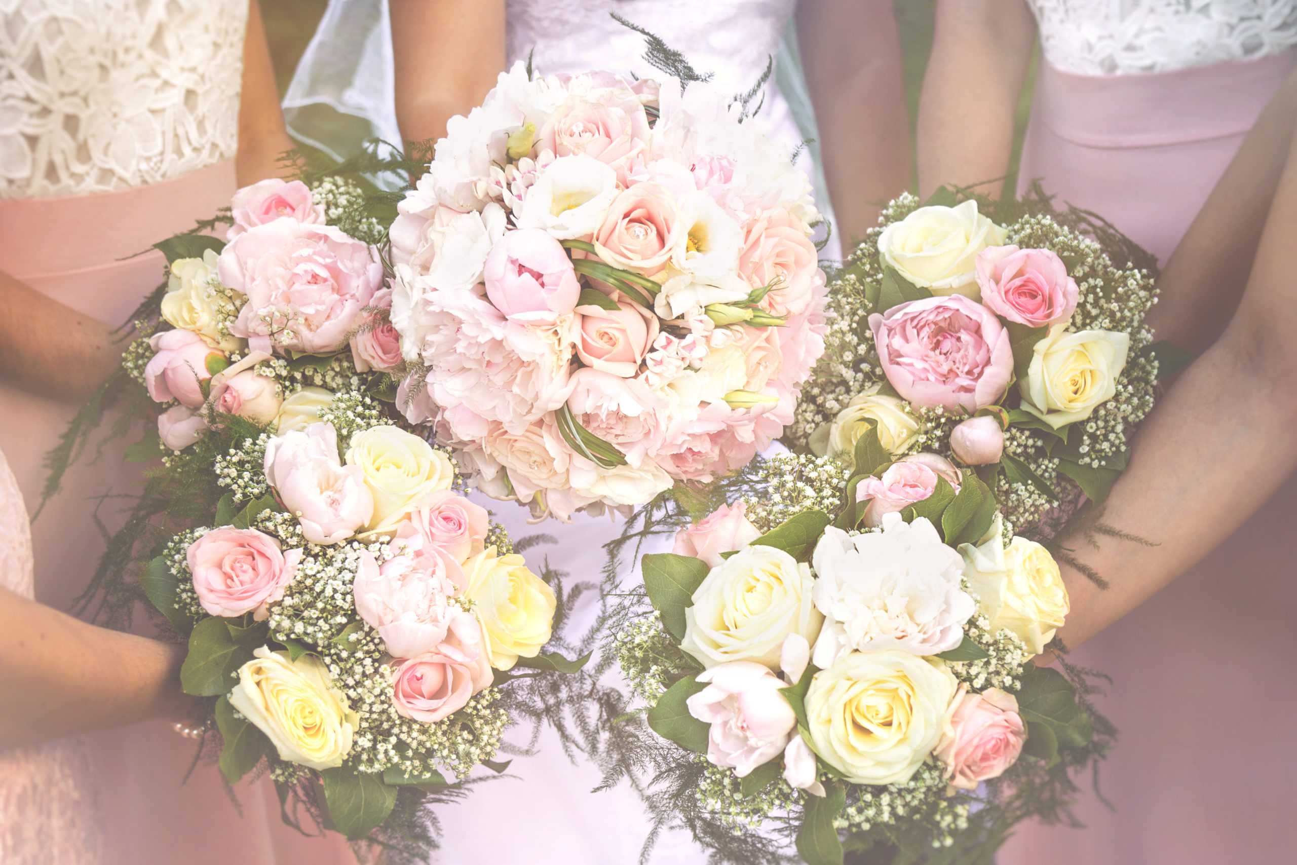 Photographe de mariage, bouquets de la mariée et demoiselles d'honneur