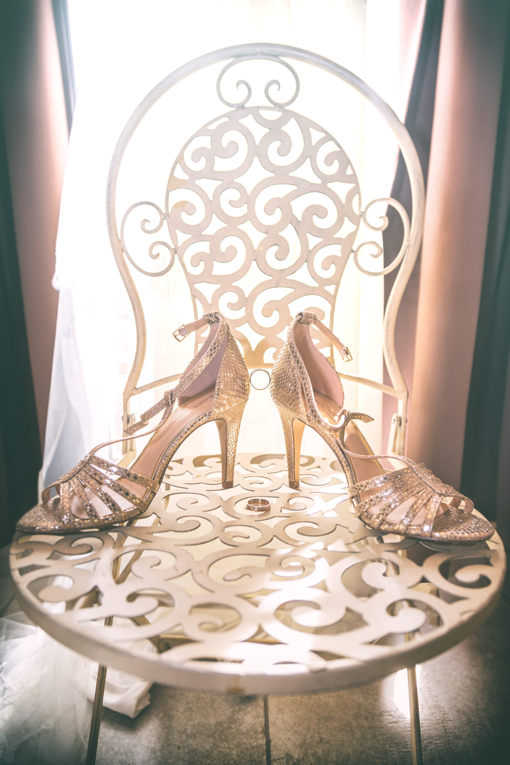 Photographe de mariage, chaussures de la mariée